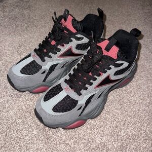 NWOB Reebok Charge Men’s Sneaker Grey Red Black Size 8 Men 9.5 Women’s